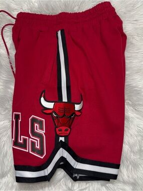 NWT Chicago Bulls Chenille Shorts ❤️🖤🔥